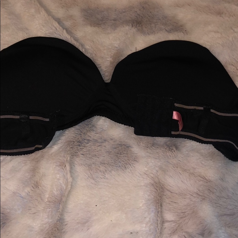 Black strapless bra
